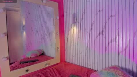 Snapshot of missdionne__curly chatting on 14, 10, 2025 DIONNE online show from 14, 10, 2025