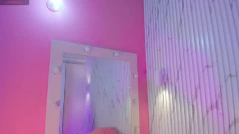 Snapshot of missdionne__curly chatting on 23, 10, 2025 DIONNE online show from 23, 10, 2025