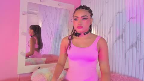 Snapshot of missdionne__curly chatting on 18, 11, 2025 DIONNE online show from 18, 11, 2025