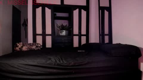 Snapshot of misselissehillx chatting on 12, 11, 2025 Miss Elisse H. online show from 12, 11, 2025