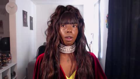 Emilie Diaz online show from 13, 2, 2026