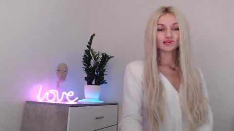 Snapshot of missemma1111 chatting on 6, 12, 2024 EMMA online show from 6, 12, 2024