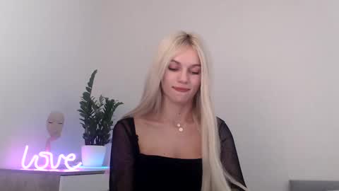 Snapshot of missemma1111 chatting on 29, 12, 2024 EMMA online show from 29, 12, 2024