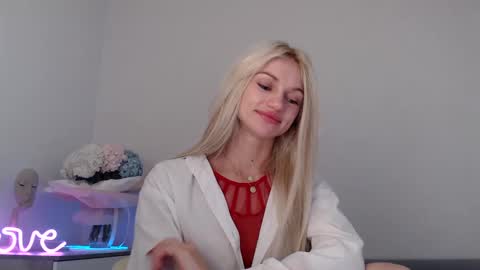 Snapshot of missemma1111 chatting on 10, 1, 2025 EMMA online show from 10, 1, 2025