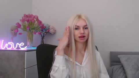 Snapshot of missemma1111 chatting on 29, 1, 2025 EMMA online show from 29, 1, 2025