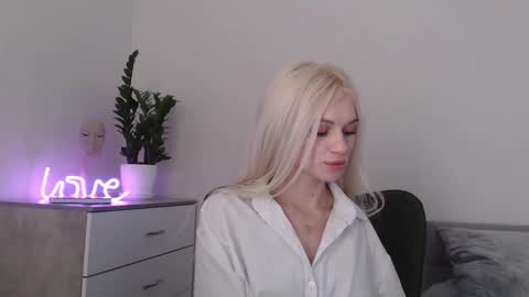 Snapshot of missemma1111 chatting on 30, 1, 2025 EMMA online show from 30, 1, 2025