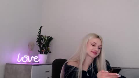 Snapshot of missemma1111 chatting on 21, 2, 2025 EMMA online show from 21, 2, 2025