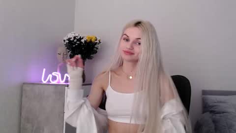 Snapshot of missemma1111 chatting on 25, 2, 2025 EMMA online show from 25, 2, 2025