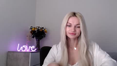 Snapshot of missemma1111 chatting on 5, 3, 2025 EMMA online show from 5, 3, 2025