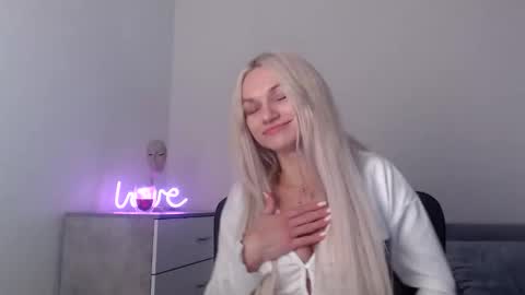 Snapshot of missemma1111 chatting on 9, 9, 2025 EMMA online show from 9, 9, 2025