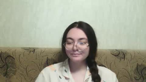Snapshot of missis_mona chatting on 19, 12, 2025 missis mona online show from 19, 12, 2025