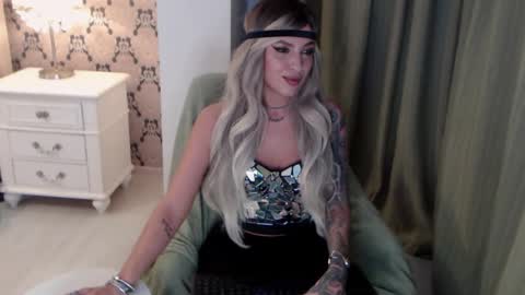 Snapshot of missjenny7 chatting on 4, 12, 2025 MissJenny7 online show from 4, 12, 2025