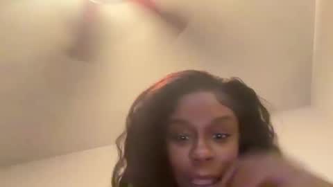 Snapshot of missjuicyfee chatting on 3, 7, 2026 missjuicyfee online show from 3, 7, 2026