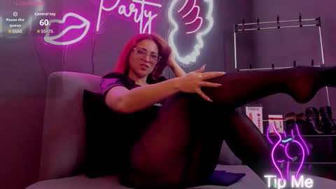 Snapshot of misskathyfox chatting on 10, 10, 2025 misskathyfox online show from 10, 10, 2025
