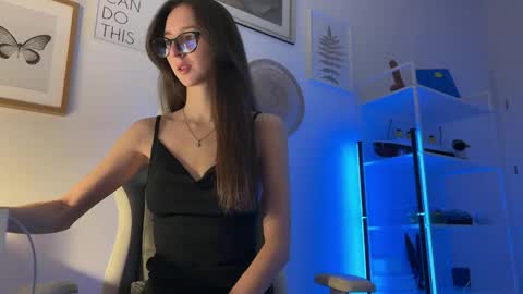 misslalii online show from 24, 2, 2026