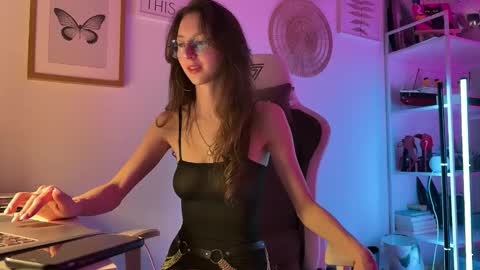 misslalii online show from 26, 5, 2026