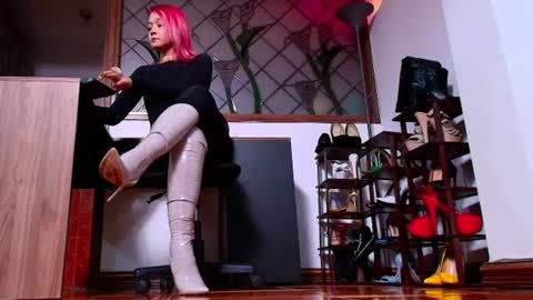 Snapshot of missmabelle_ chatting on 17, 6, 2026 Im Valentina online show from 17, 6, 2026