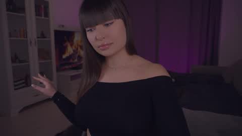 LUXXANDRA online show from 2, 2, 2026