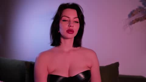   online show from 21, 10, 2025