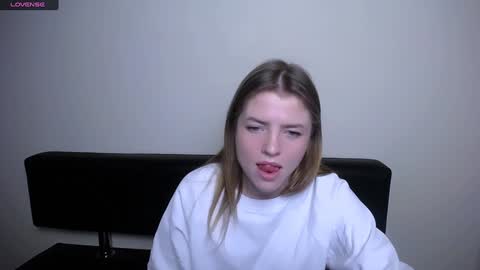 Snapshot of missoliviaa_ chatting on 10, 12, 2024 Olivia online show from 10, 12, 2024