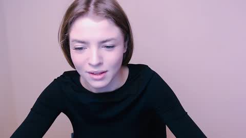 Snapshot of missoliviaa_ chatting on 4, 1, 2025 Olivia online show from 4, 1, 2025