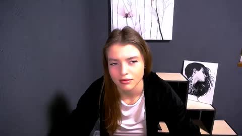 Snapshot of missoliviaa_ chatting on 8, 11, 2025 Olivia online show from 8, 11, 2025