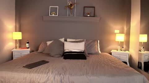 missparis__ online show from 22, 10, 2025