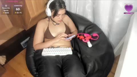 Snapshot of misspink152015 chatting on 13, 1, 2025 sarah online show from 13, 1, 2025