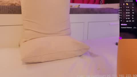 missqueenlust online show from 11, 1, 2025