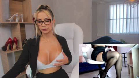 Snapshot of missrhodes1 chatting on 21, 1, 2025 Miss Rhodes online show from 21, 1, 2025