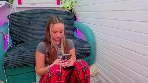 . online show from 25, 11, 2025