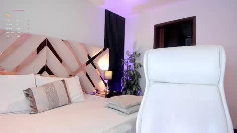 Fernanda Davila online show from 12, 11, 2025