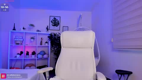 Snapshot of missvancouver_ chatting on 22, 10, 2025 Mafe Jimenez online show from 22, 10, 2025