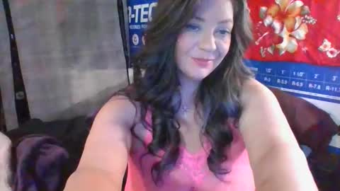 Snapshot of missvelvetvibes chatting on 25, 4, 2026 MIssVelvetVibes online show from 25, 4, 2026