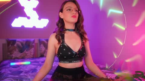 Miss Waltrude online show from 7, 2, 2025