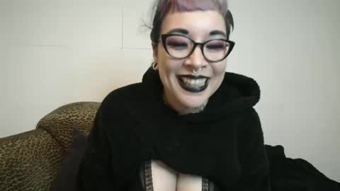 Snapshot of missy_dee chatting on 11, 12, 2024 Missy Dee online show from 11, 12, 2024