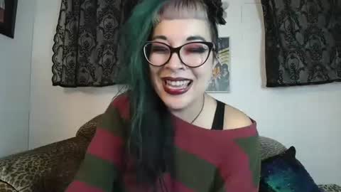 Snapshot of missy_dee chatting on 15, 10, 2025 Missy Dee online show from 15, 10, 2025