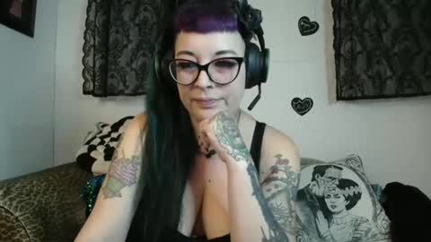 Snapshot of missy_dee chatting on 22, 4, 2026 Missy Dee online show from 22, 4, 2026