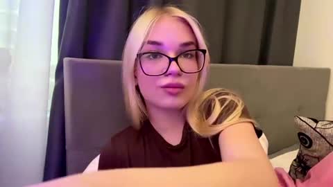 Snapshot of missyrattana chatting on 7, 7, 2026 Lucy online show from 7, 7, 2026