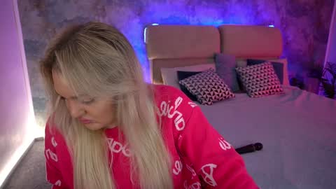 Snapshot of missyymartinezz chatting on 10, 12, 2024 Amely online show from 10, 12, 2024