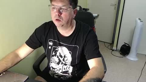 Snapshot of mistercoeur1 chatting on 11, 11, 2025 mistercoeur online show from 11, 11, 2025