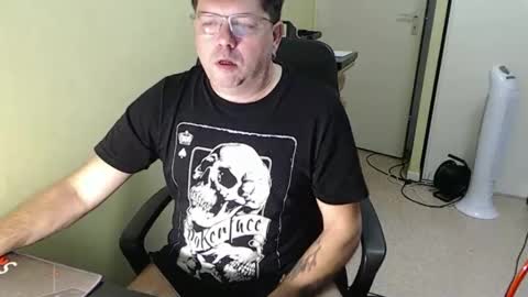 Snapshot of mistercoeur1 chatting on 12, 11, 2025 mistercoeur online show from 12, 11, 2025