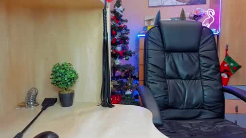 Snapshot of mistress_kristi chatting on 13, 1, 2025 Mistress Kristi online show from 13, 1, 2025