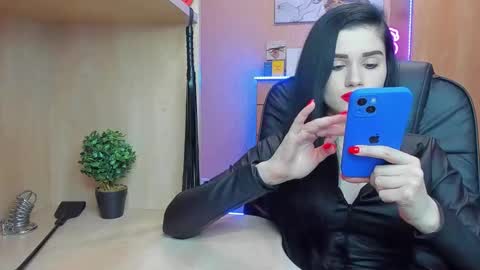 Snapshot of mistress_kristi chatting on 16, 1, 2025 Mistress Kristi online show from 16, 1, 2025