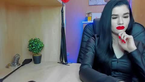 Snapshot of mistress_kristi chatting on 24, 1, 2025 Mistress Kristi online show from 24, 1, 2025