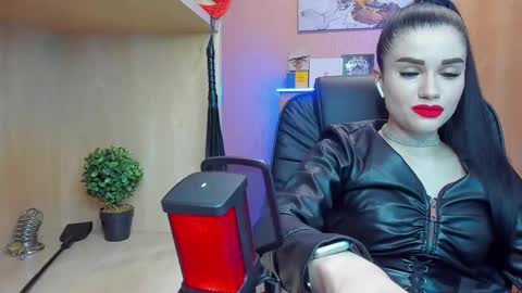 Snapshot of mistress_kristi chatting on 26, 1, 2025 Mistress Kristi online show from 26, 1, 2025