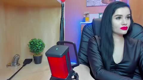 Snapshot of mistress_kristi chatting on 31, 1, 2025 Mistress Kristi online show from 31, 1, 2025
