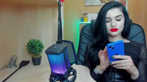 Snapshot of mistress_kristi chatting on 4, 2, 2025 Mistress Kristi online show from 4, 2, 2025