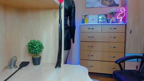 Snapshot of mistress_kristi chatting on 21, 2, 2025 Mistress Kristi online show from 21, 2, 2025