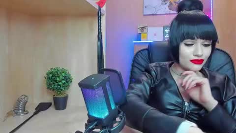 Snapshot of mistress_kristi chatting on 21, 2, 2025 Mistress Kristi online show from 21, 2, 2025